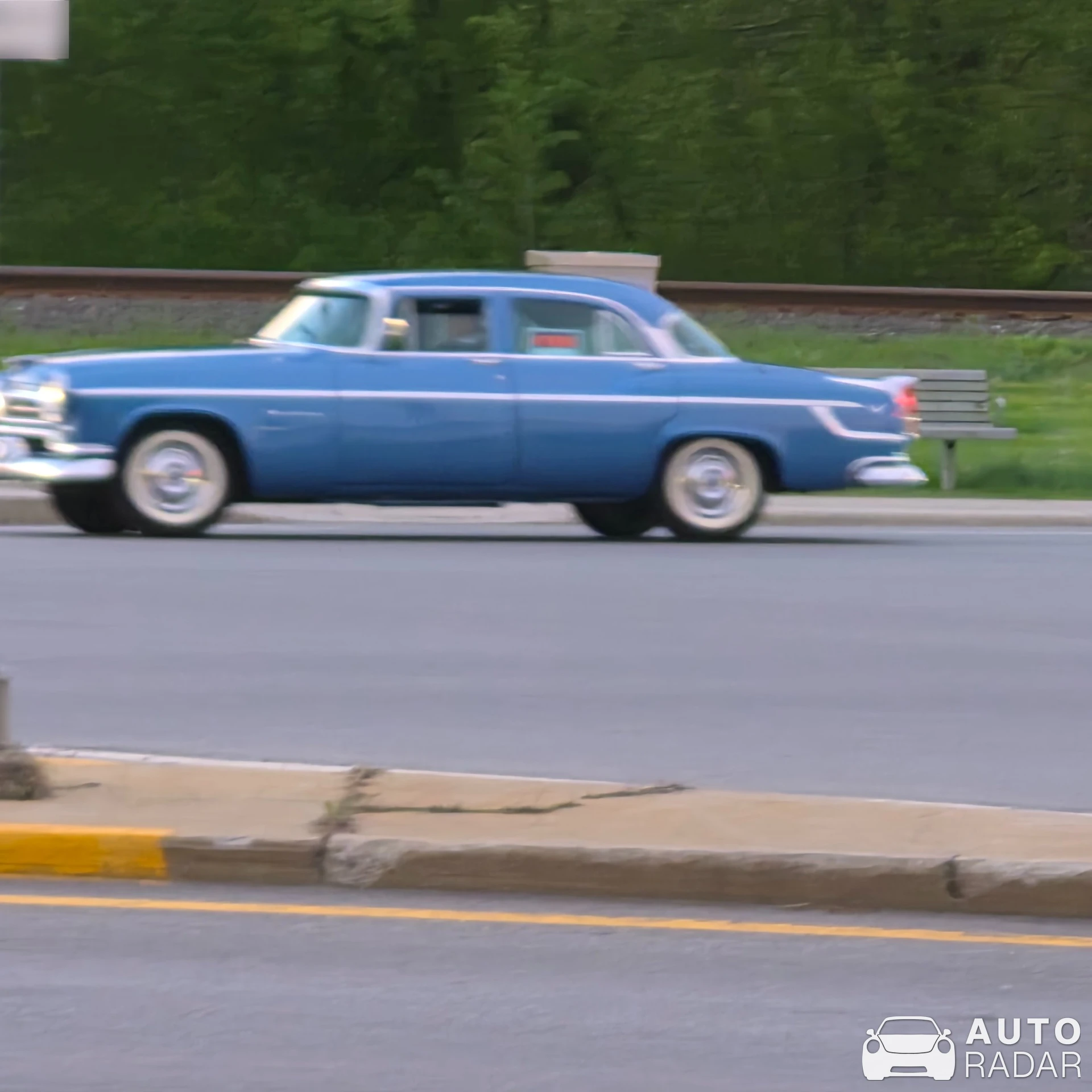 Chrysler Windsor spotted in Sainte-Madeleine