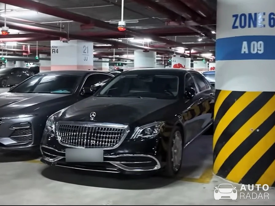 Mercedes-Maybach S 550 spotted in Hanoi