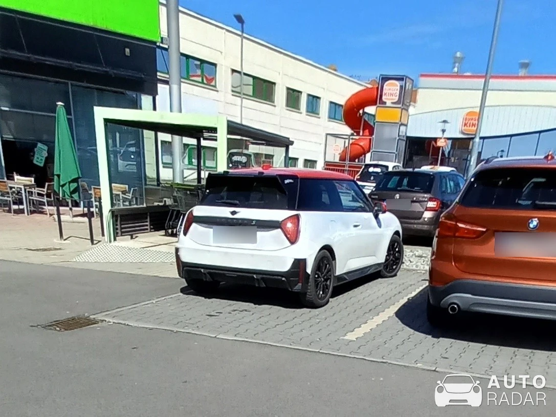 Mini Cooper John Cooper Works GT Racing spotted in Chemnitz
