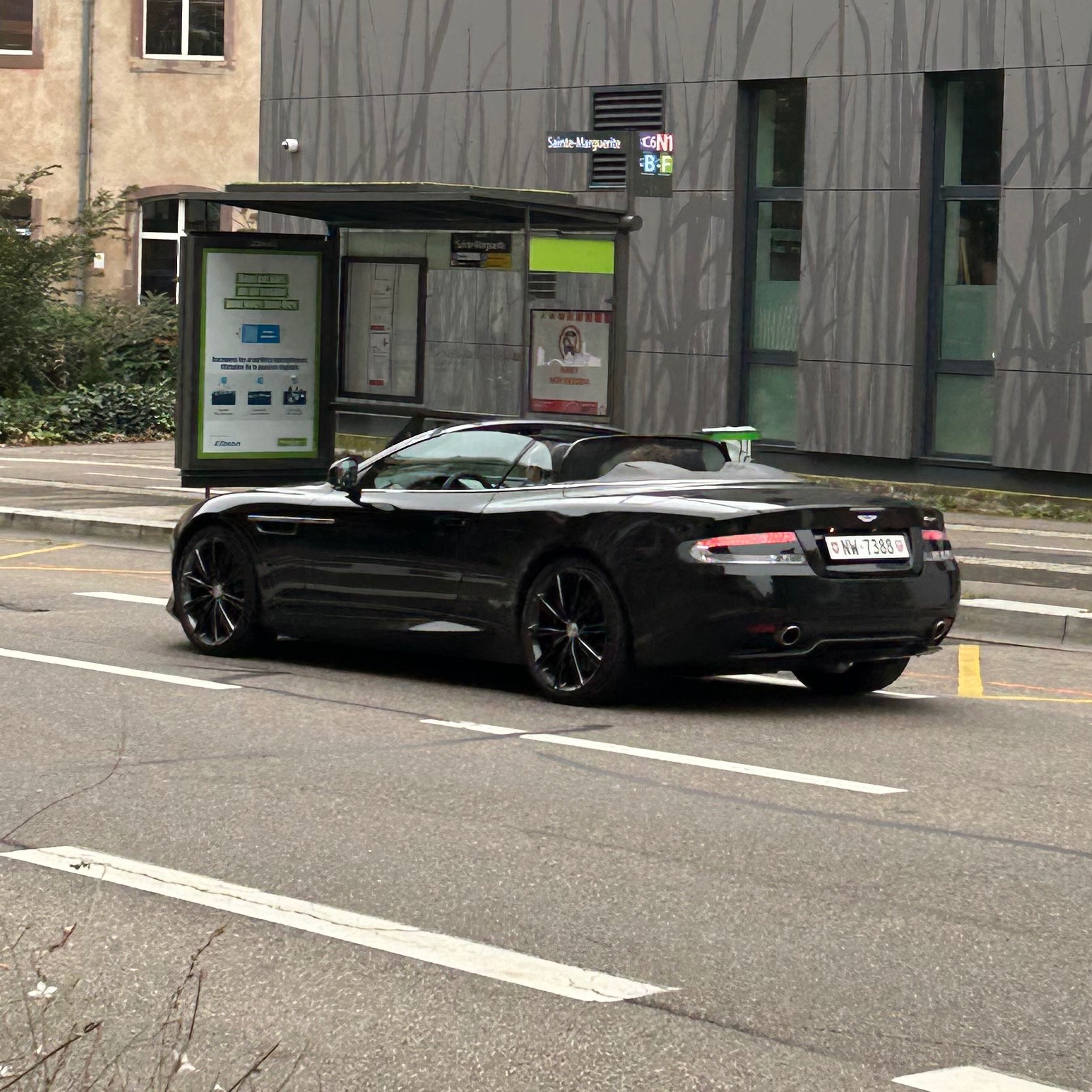 Aston Martin DBS Volante
