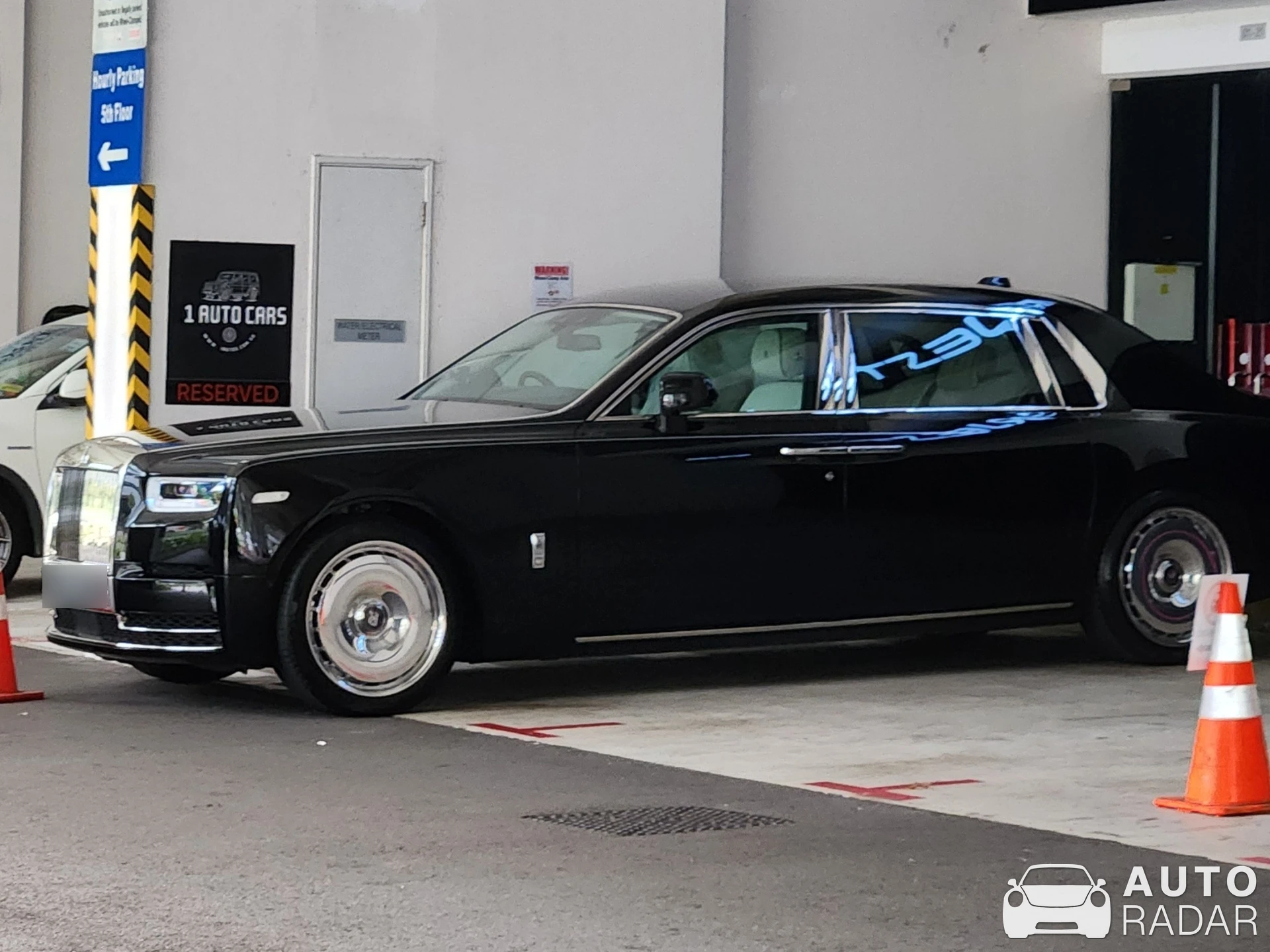 Rolls-Royce Phantom VIII spotted in Singapore, Singapore