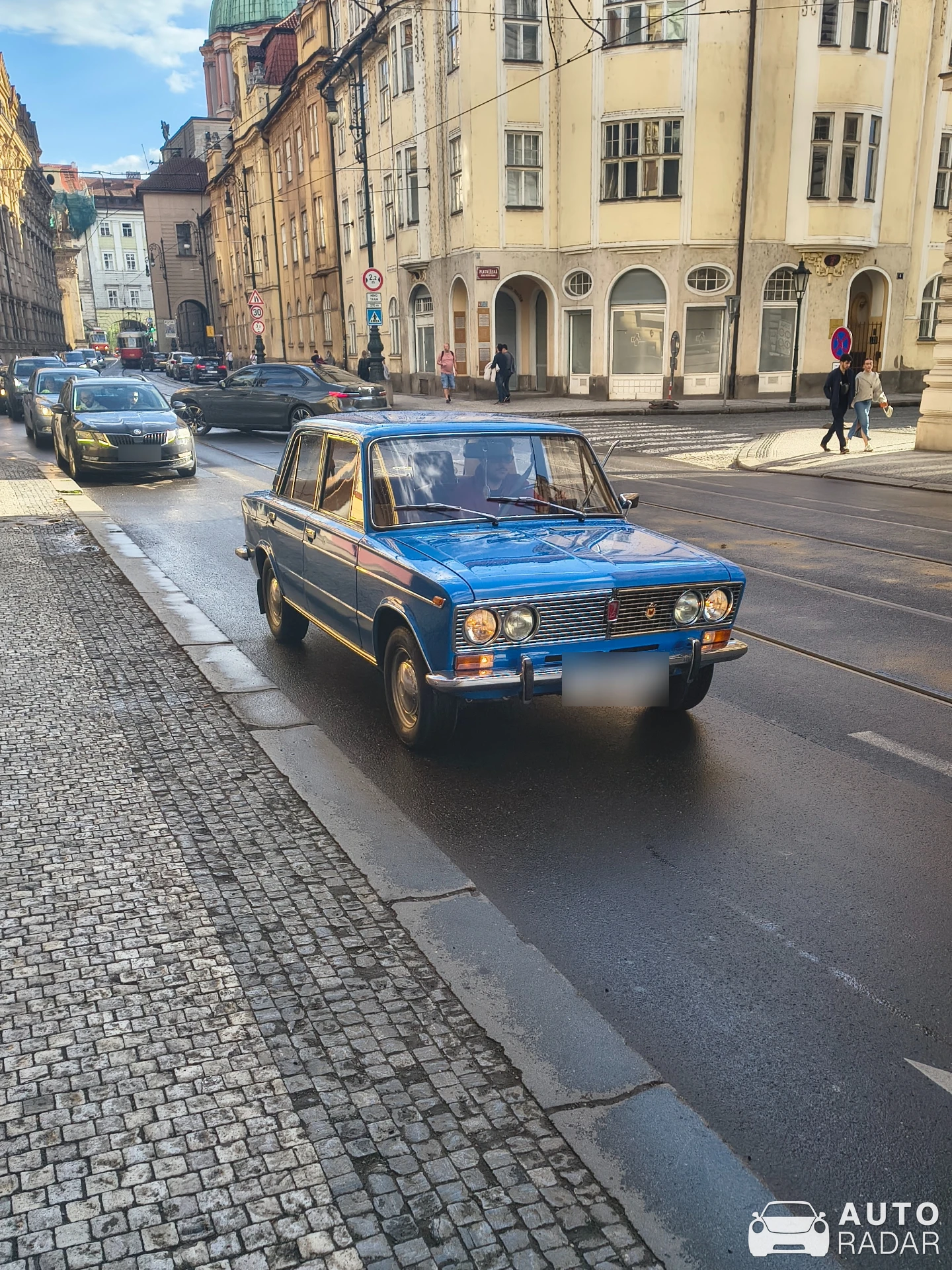 Lada 2103/2106 spotted in Praha