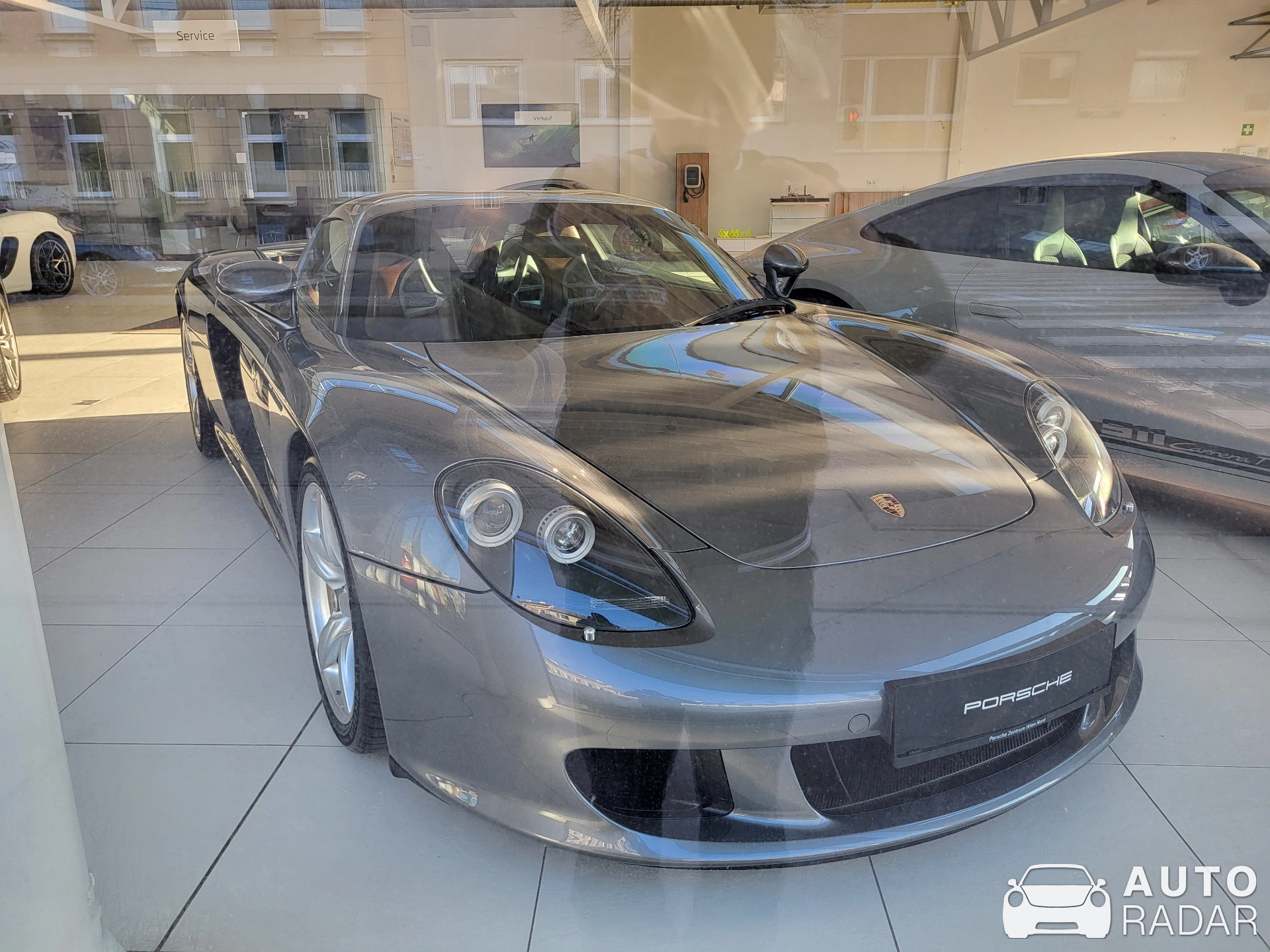 Porsche Carrera GT spotted in Wien, Austria