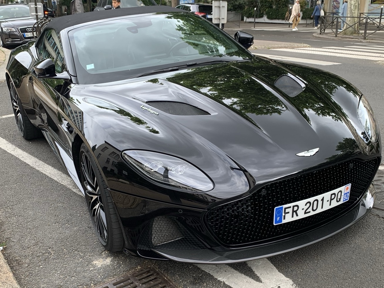 Aston Martin DBS Superleggera Volante
