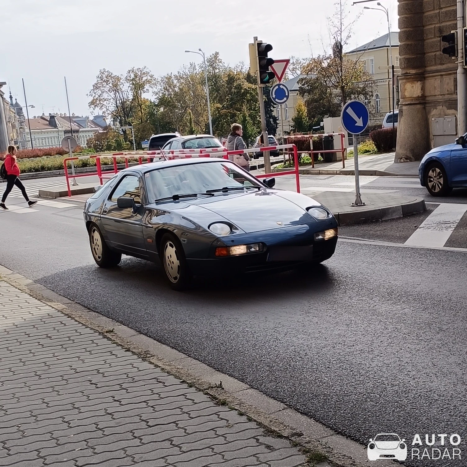 Porsche 928 spotted in Okres Znojmo, Czechia