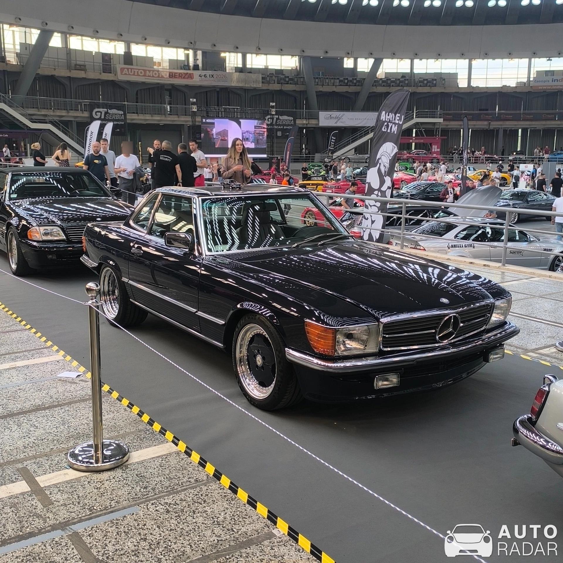 Mercedes-Benz 560 SL R107 spotted in Belgrade