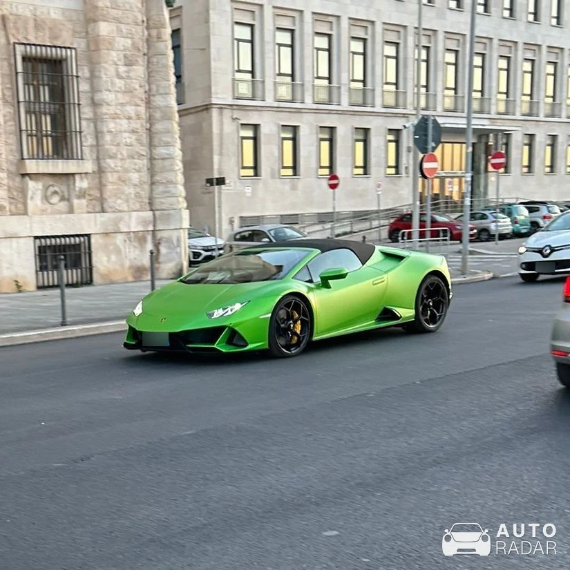 Lamborghini Huracán LP640-4 EVO Spyder spotted in Bari