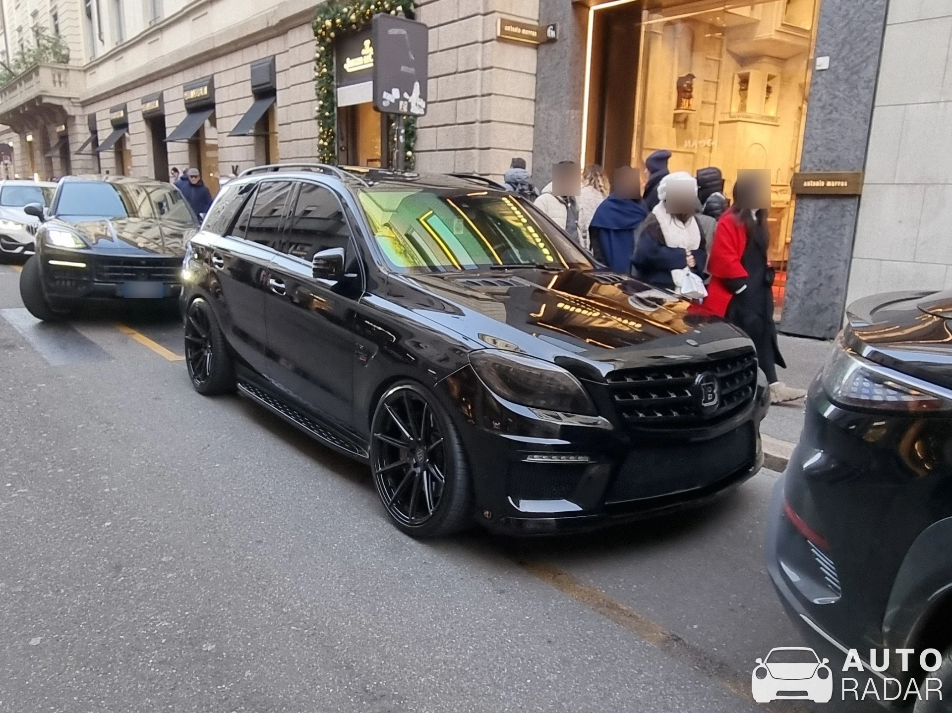 Mercedes-Benz Brabus ML 700 Widestar spotted in Milano