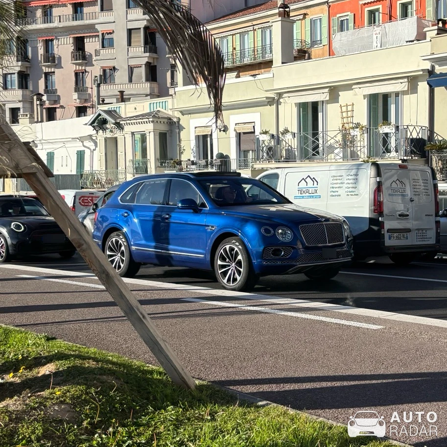 Bentley Bentayga Hybrid spotted in Nice