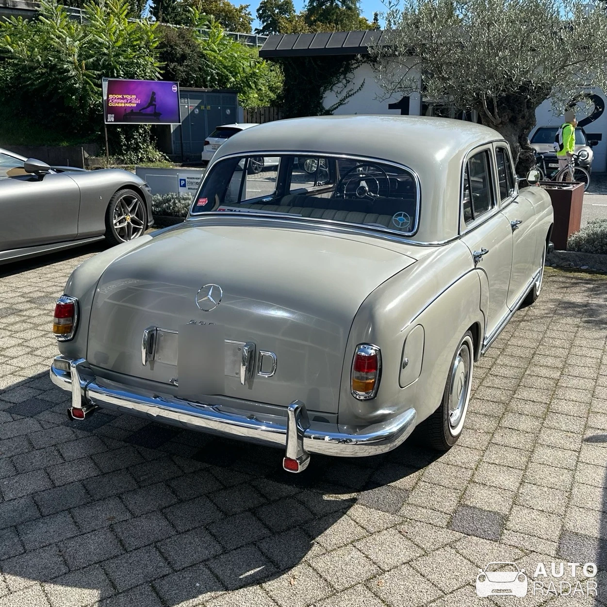 Mercedes-Benz 220 S Ponton W128 spotted in Rapperswil-Jona