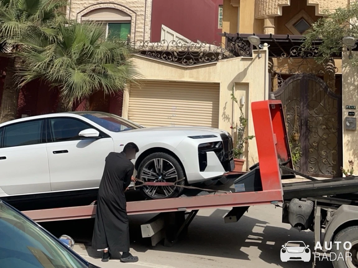 BMW M735i spotted in Riyadh