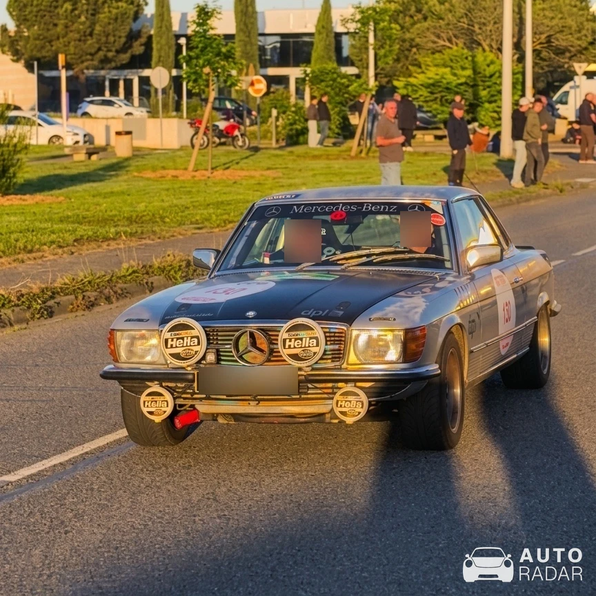 Mercedes-Benz 350SL spotted in Blagnac