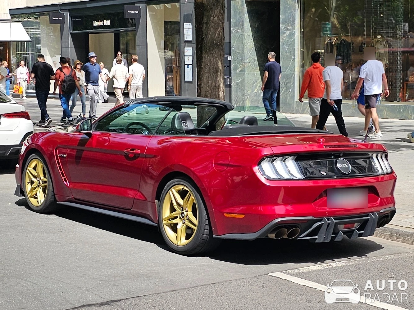 Ford Mustang Shelby GT350 Convertible spotted in Düsseldorf