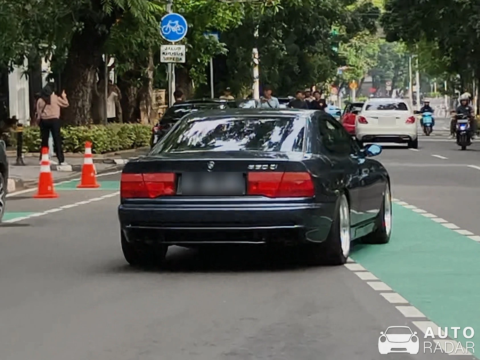 BMW 850Ci E31 spotted in Jakarta, Indonesia