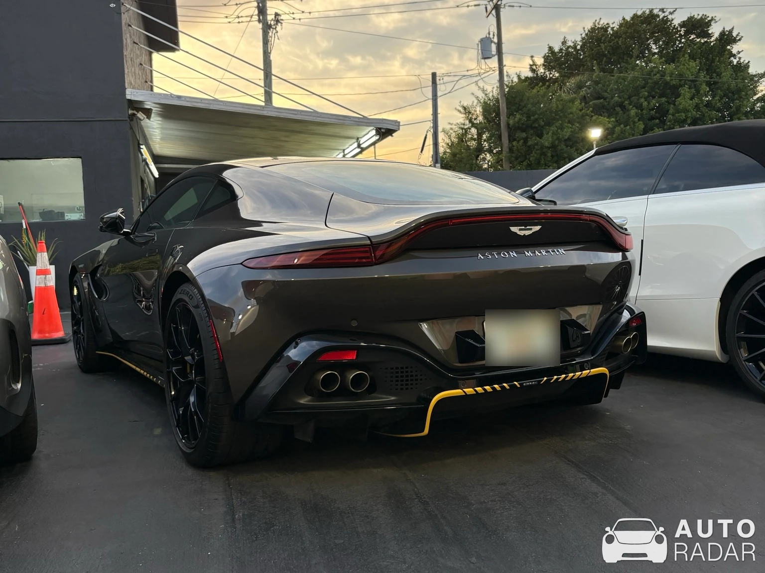 Aston Martin V8 Vantage Formula 1 Edition spotted in Miami, Estados Unidos