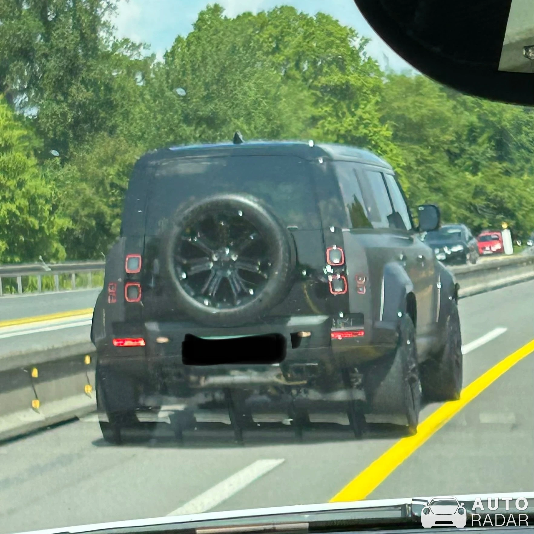 Land Rover Defender Octa spotted in Meerbusch