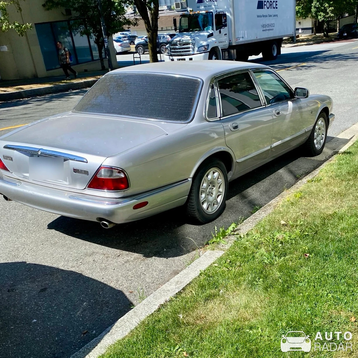 Jaguar XJ8 spotted in Vancouver