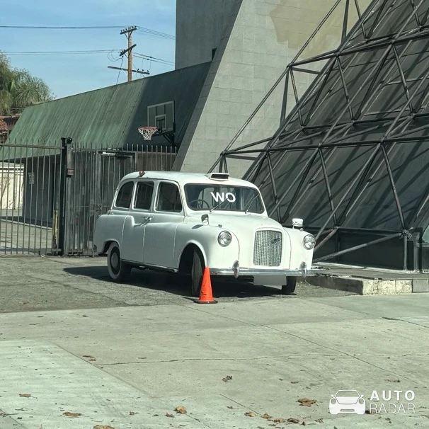Austin FX4 spotted in Los Angeles