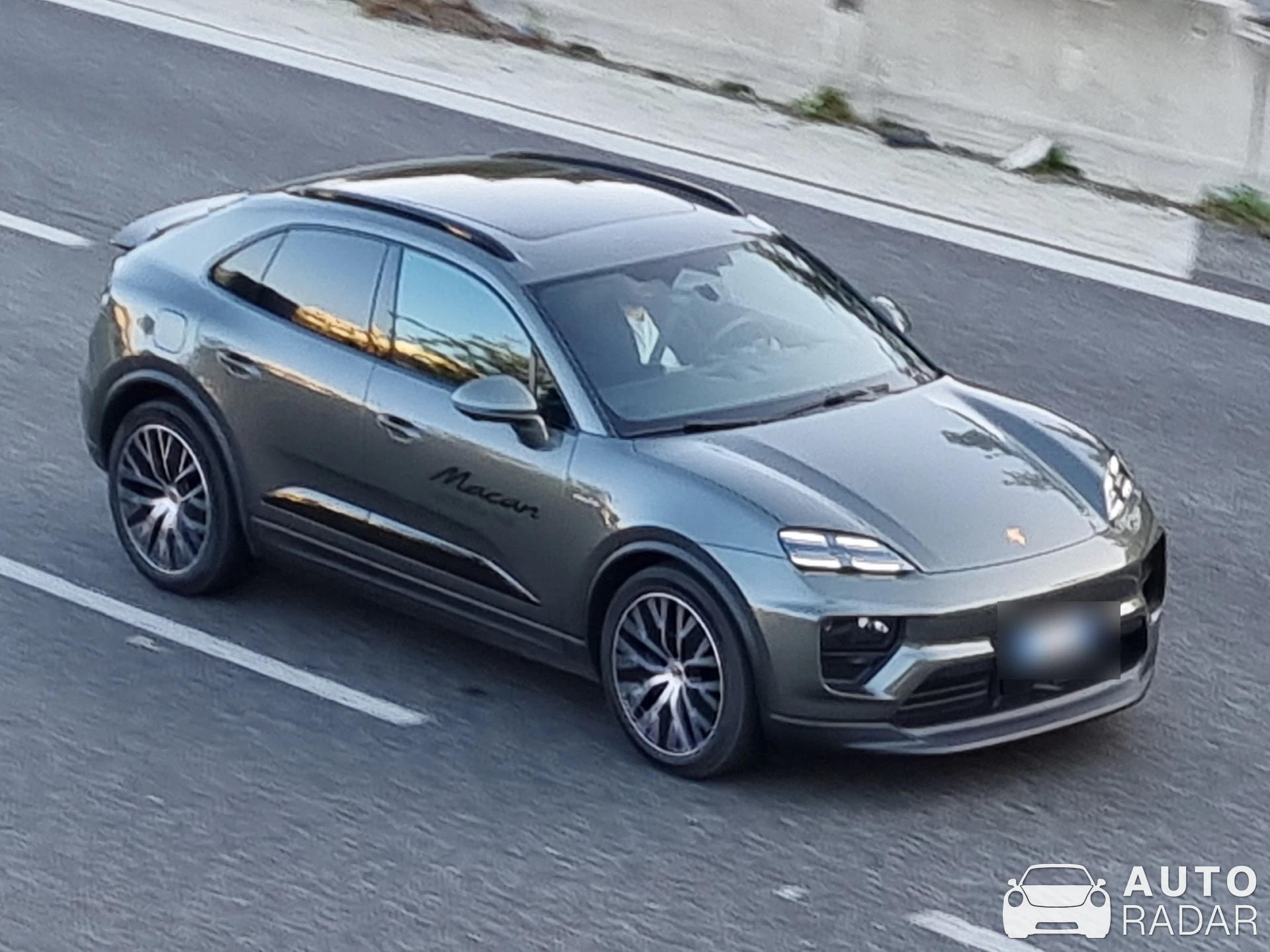 Porsche Macan EV spotted in Milano, Italia