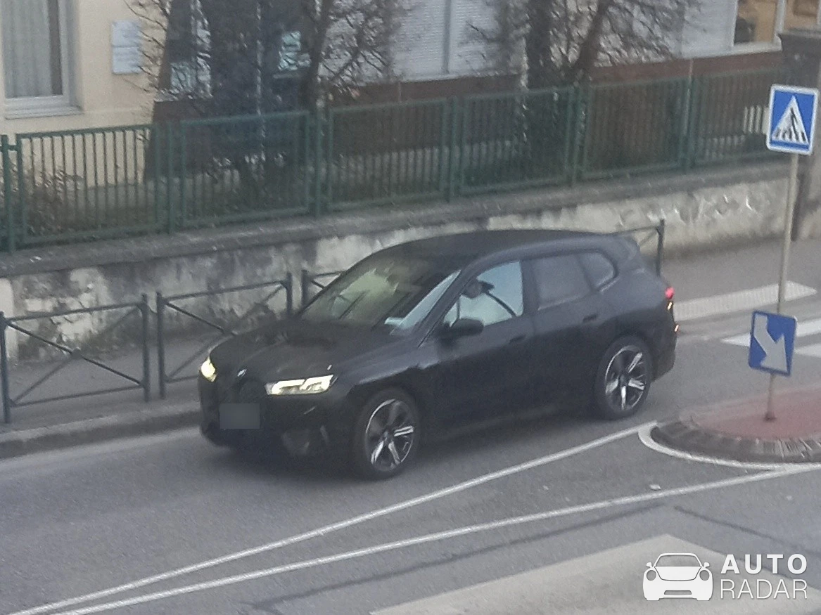 BMW iX i20 spotted in Annecy