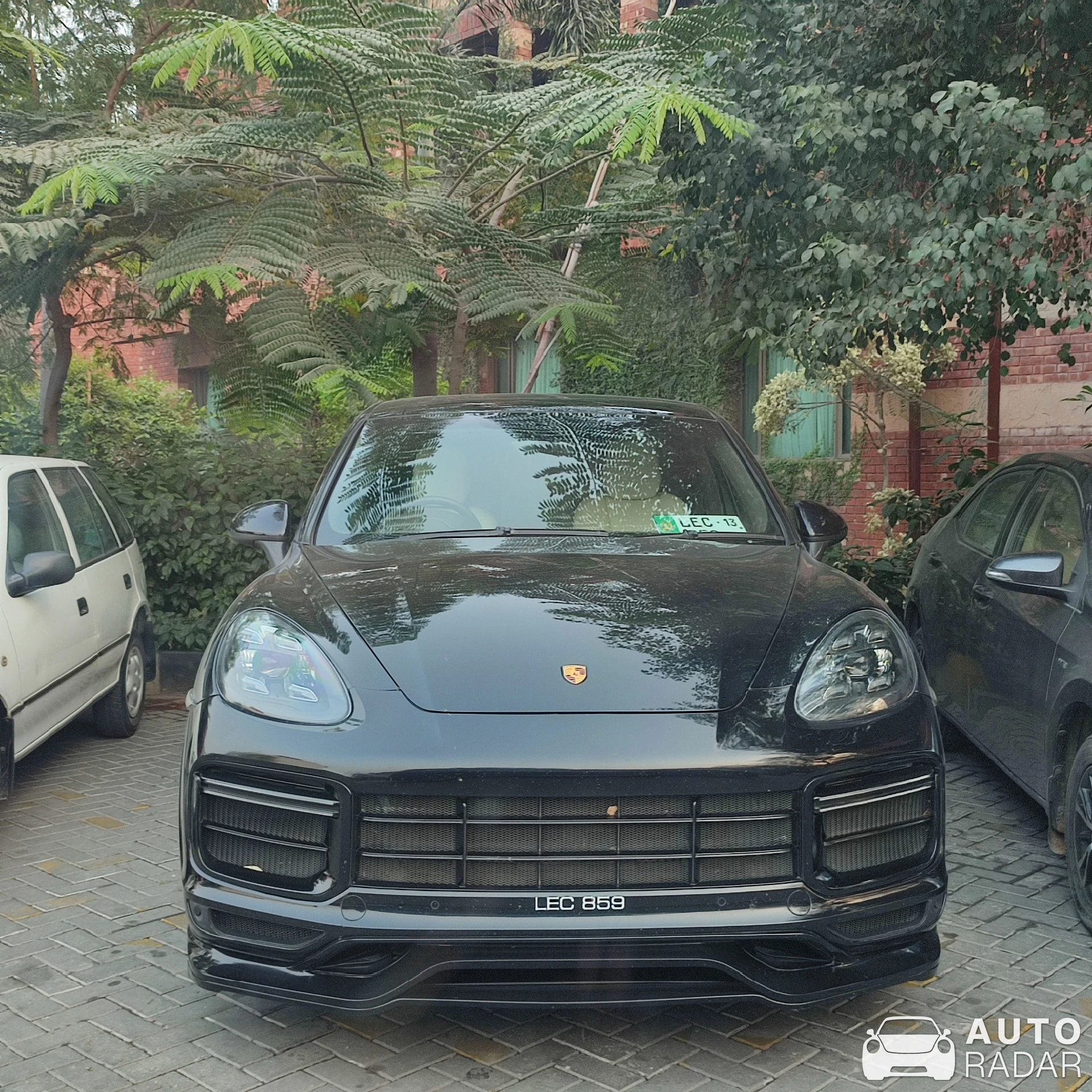 Porsche Cayenne spotted in Lahore, Pakistan