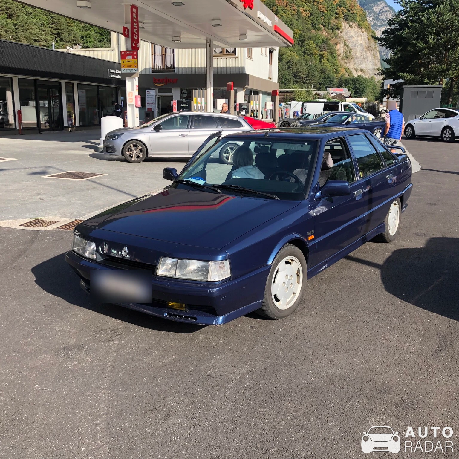 Renault 21 spotted in Livet-et-Gavet