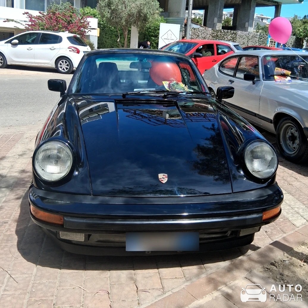 Porsche 964 Carrera spotted in Glyfada, Greece
