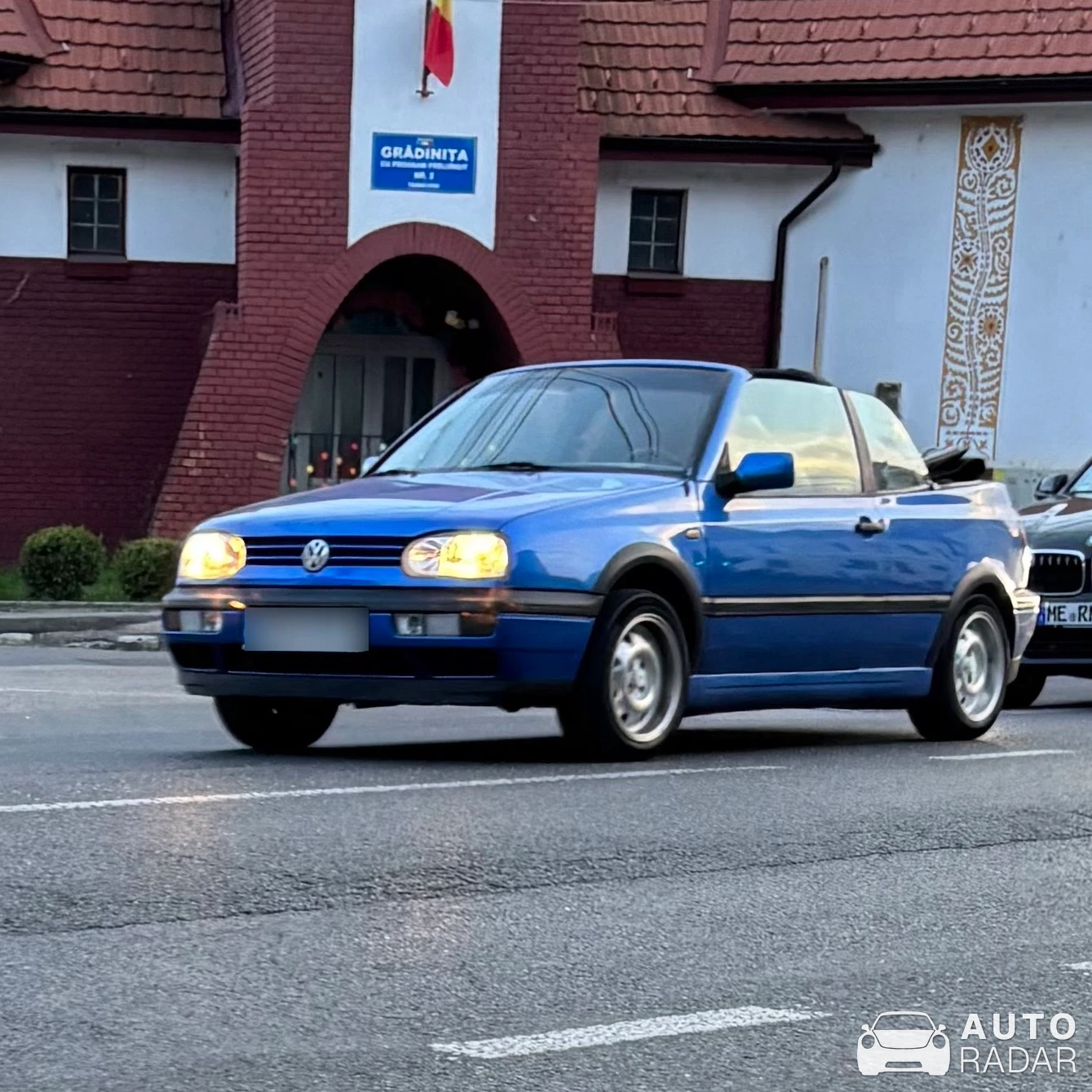 Volkswagen Golf MkIII Cabriolet spotted in Târnăveni
