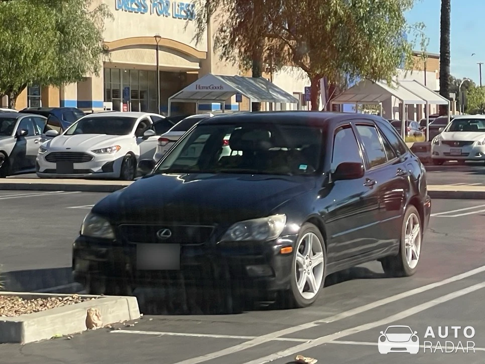 Lexus IS 200 Sportcross spotted in Beaumont