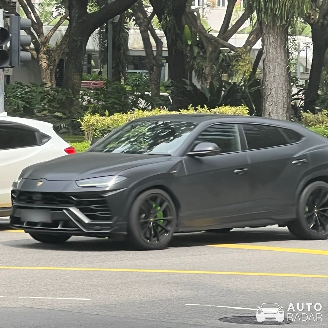 Lamborghini Urus spotted in Singapore, Singapore