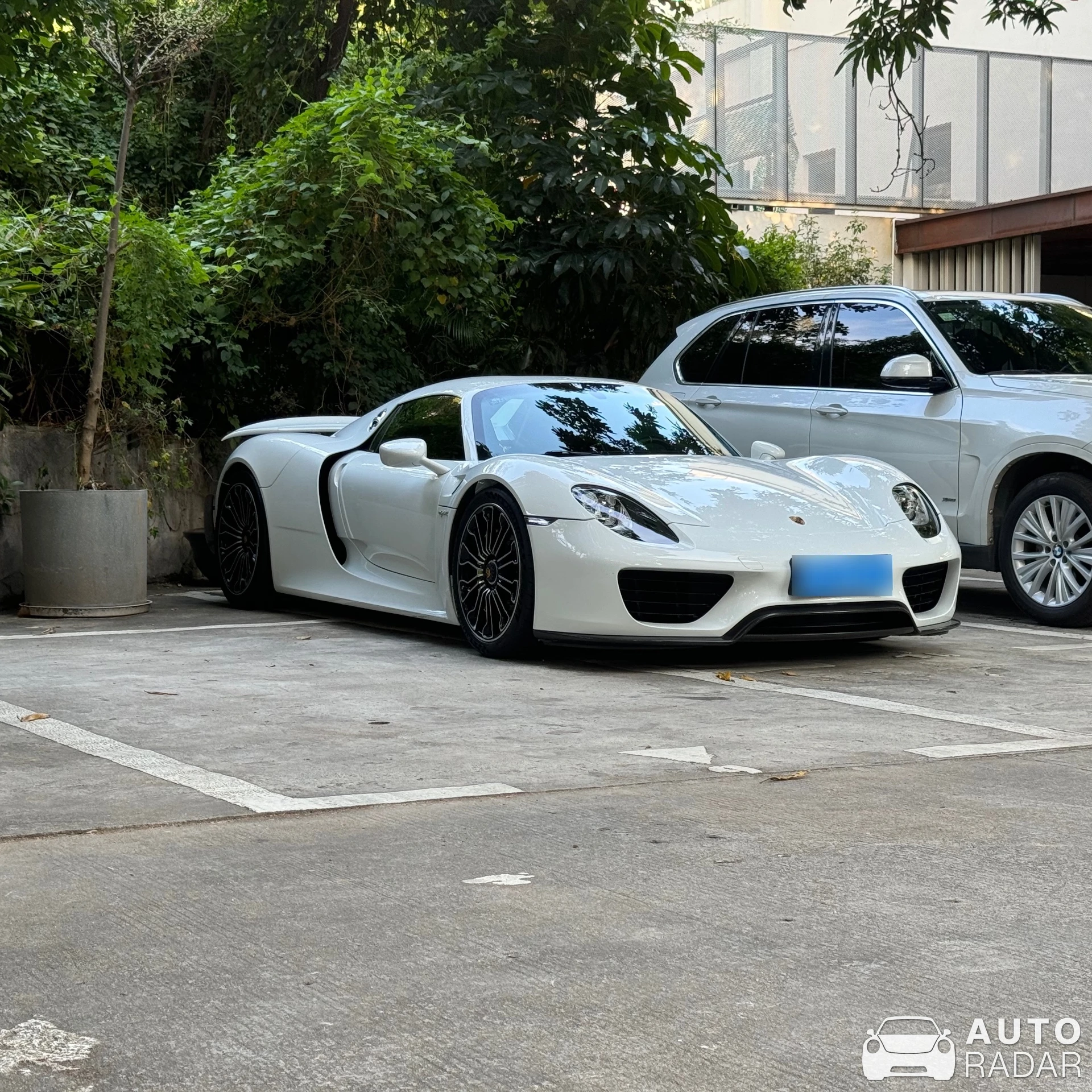 Porsche 918 Spyder spotted in Shenzhen, China