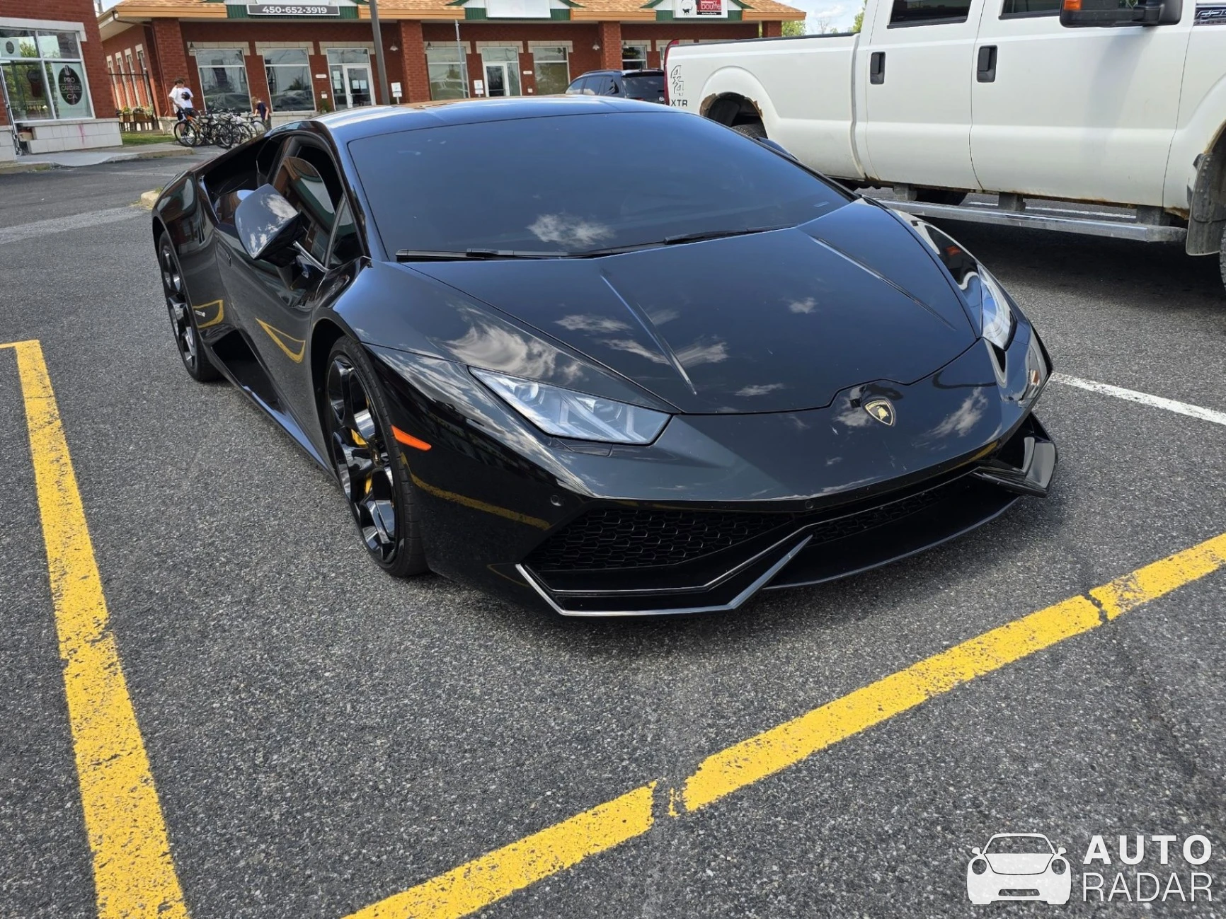 Lamborghini Huracán LP610-4 spotted in Varennes, Canada