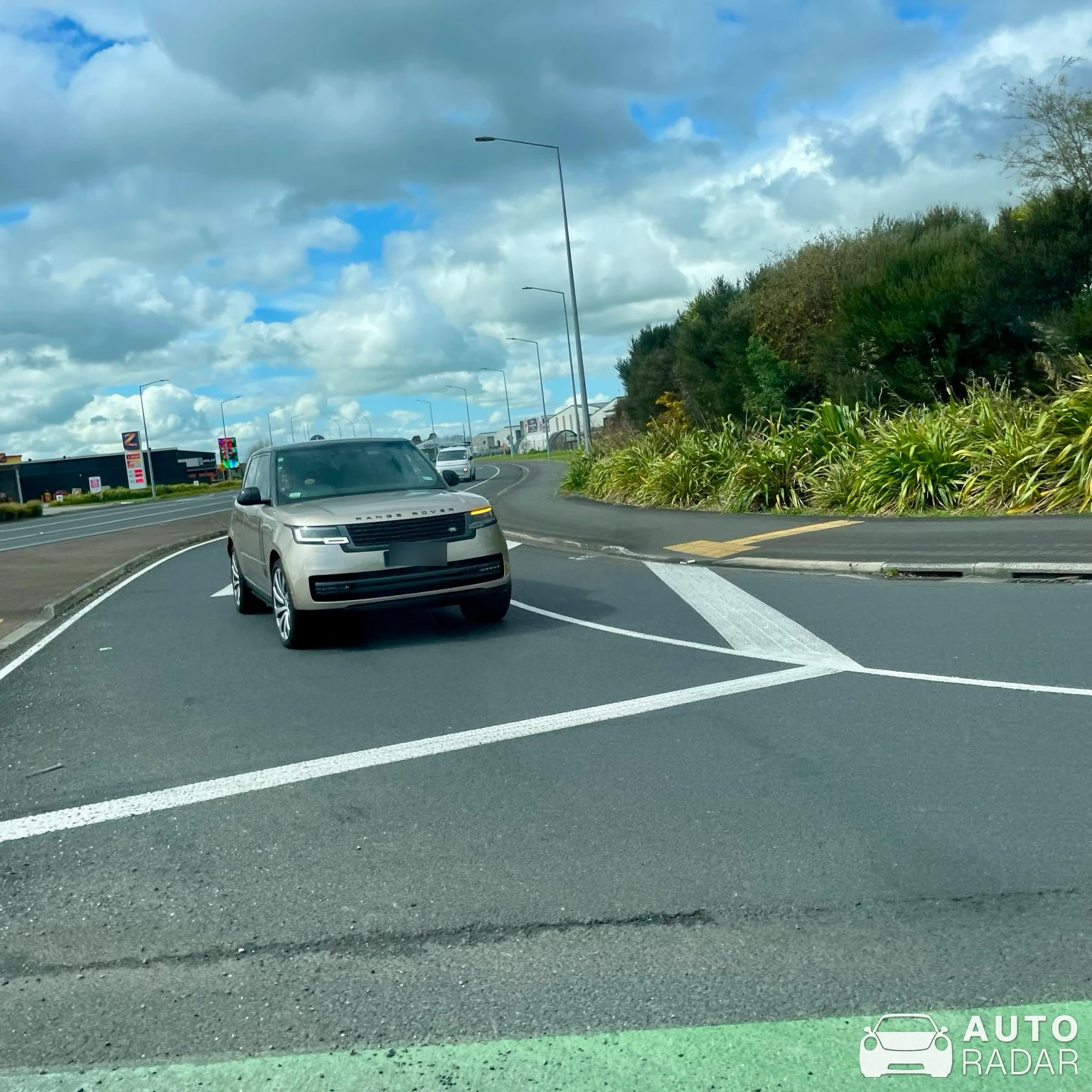 Land Rover Range Rover Sport HSE Luxury spotted in Hamilton
