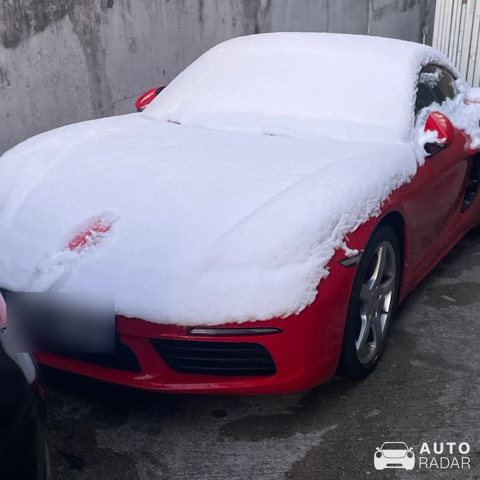 Porsche 718 Cayman spotted in Boulogne-Billancourt, France