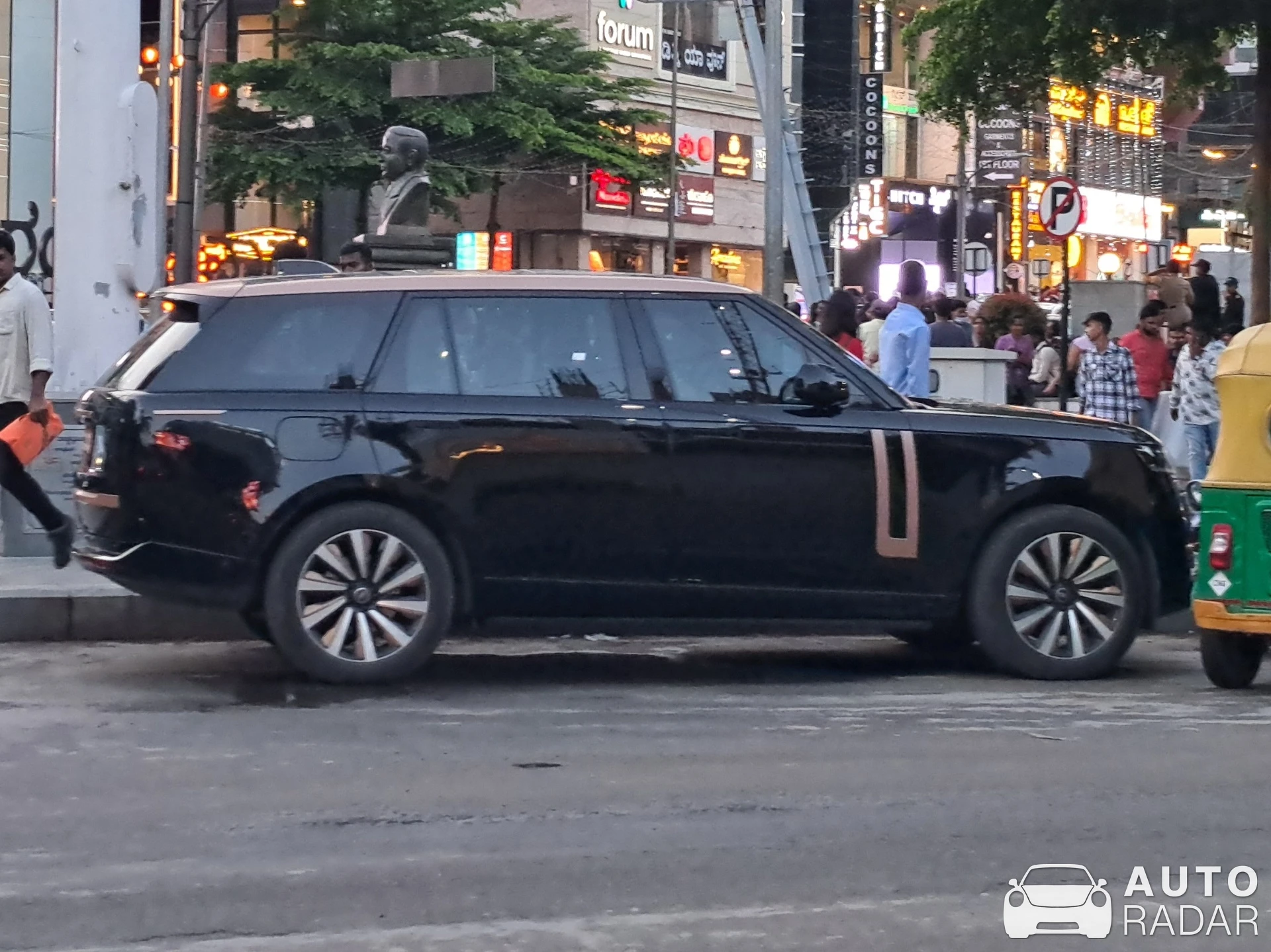 Land Rover Range Rover LWB Autobiography 2024 spotted in Bengaluru