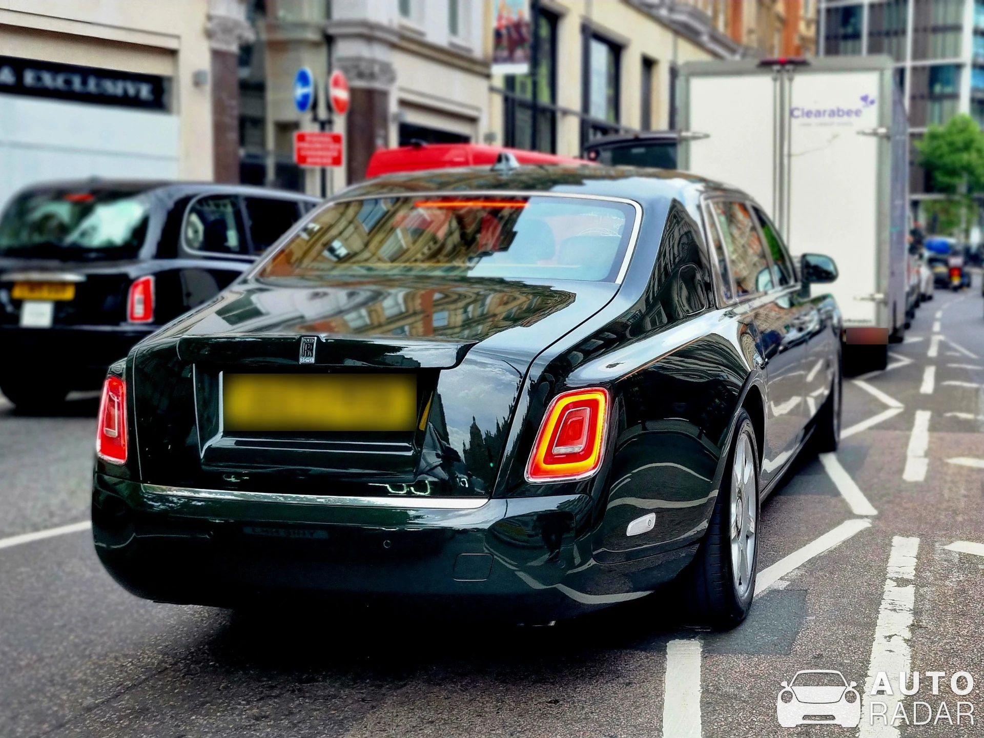 Rolls-Royce Phantom VIII EWB Series II spotted