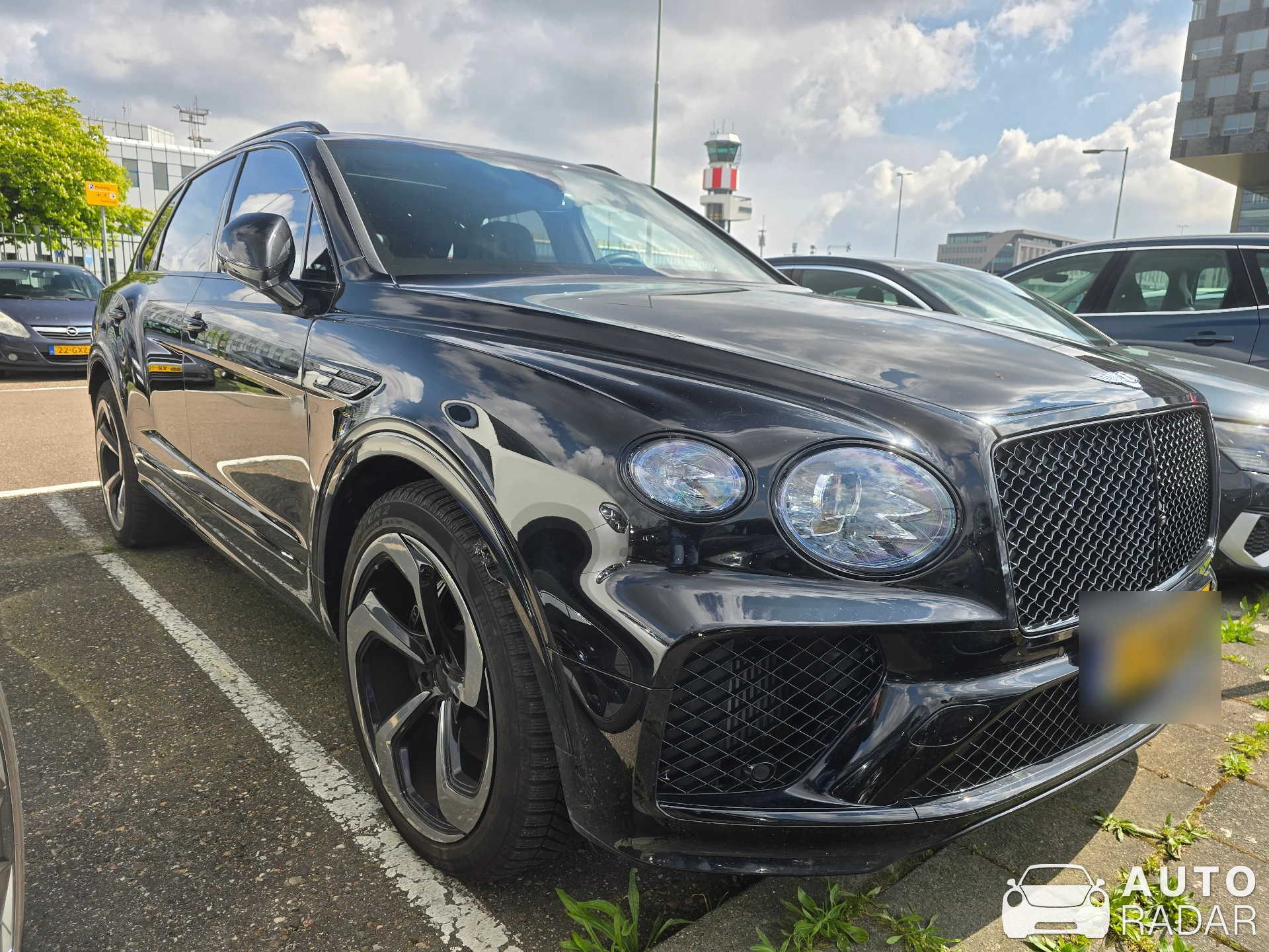 Bentley Bentayga Hybrid 2021 spotted in Rotterdam, Netherlands