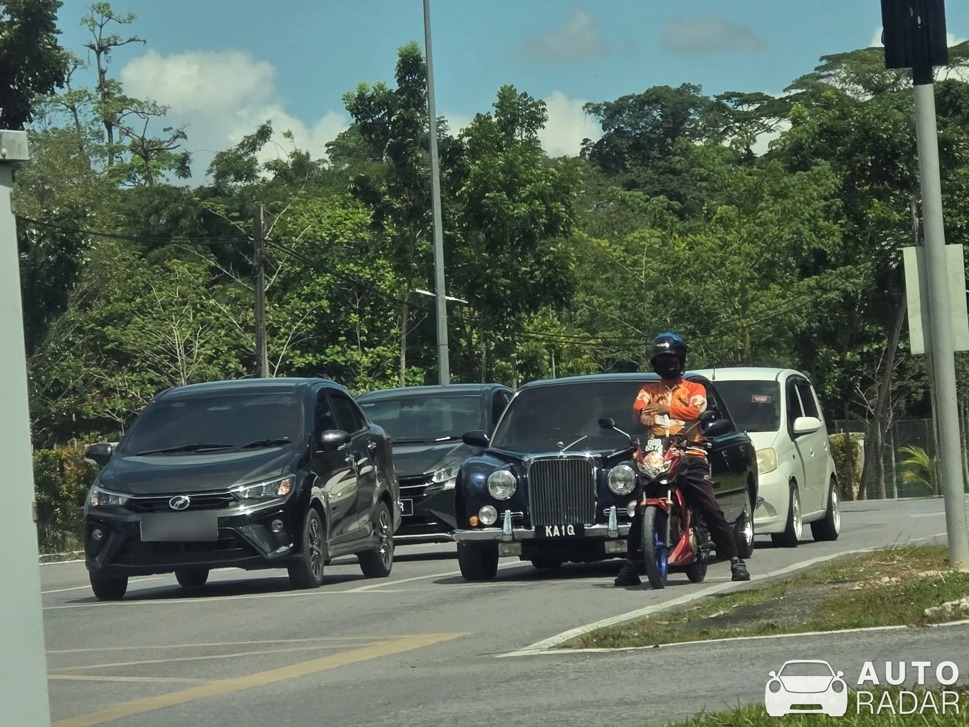 Mitsuoka Galue II spotted in Kuching