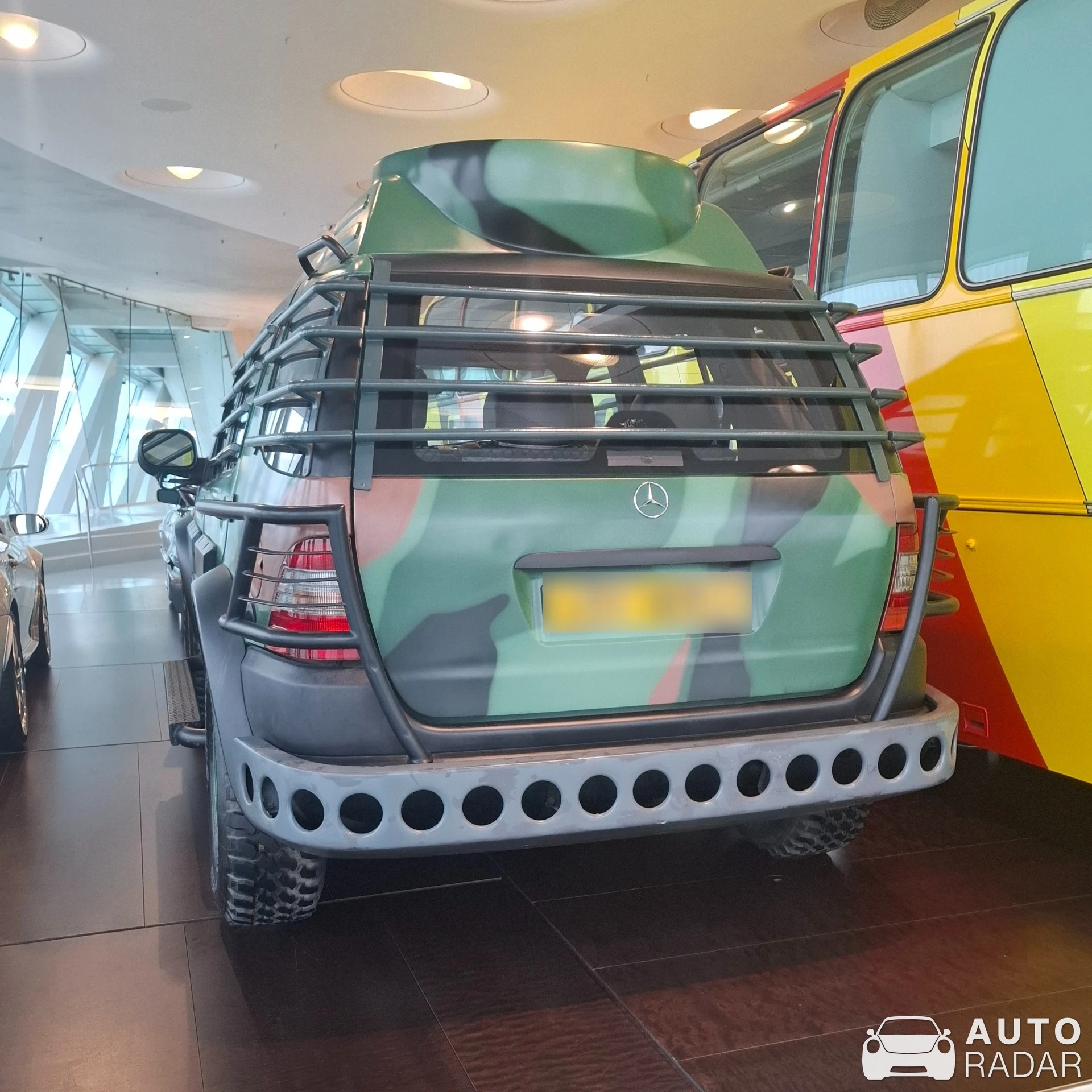 Mercedes-Benz ML 320 „Lost World Movie“ spotted in Stuttgart