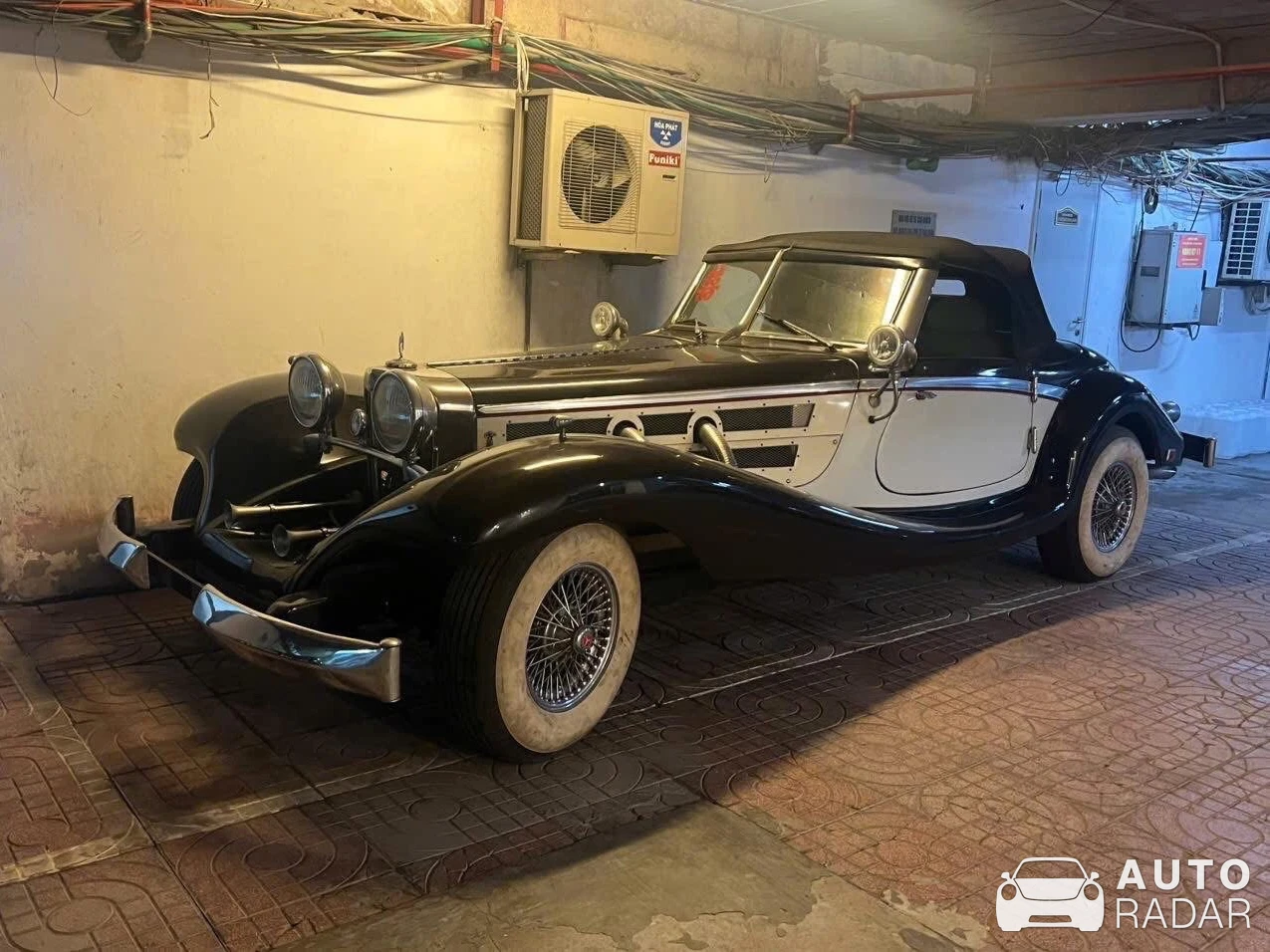 Mercedes-Benz 500K spotted in Hoa Lư