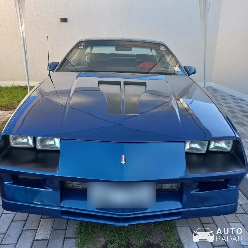 Chevrolet Camaro IROC-Z spotted in Quito, Ecuador