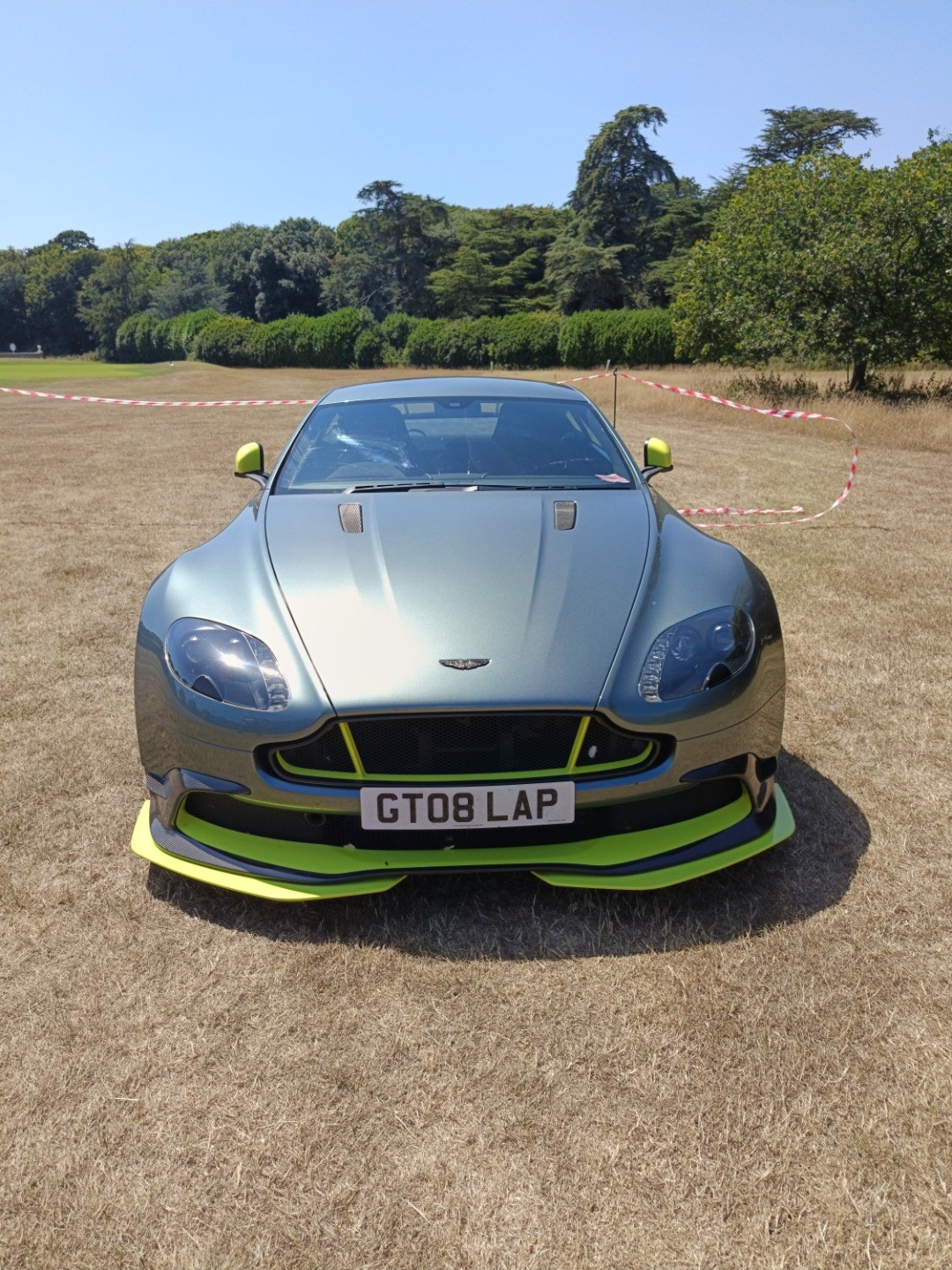 Aston Martin Vantage GT8