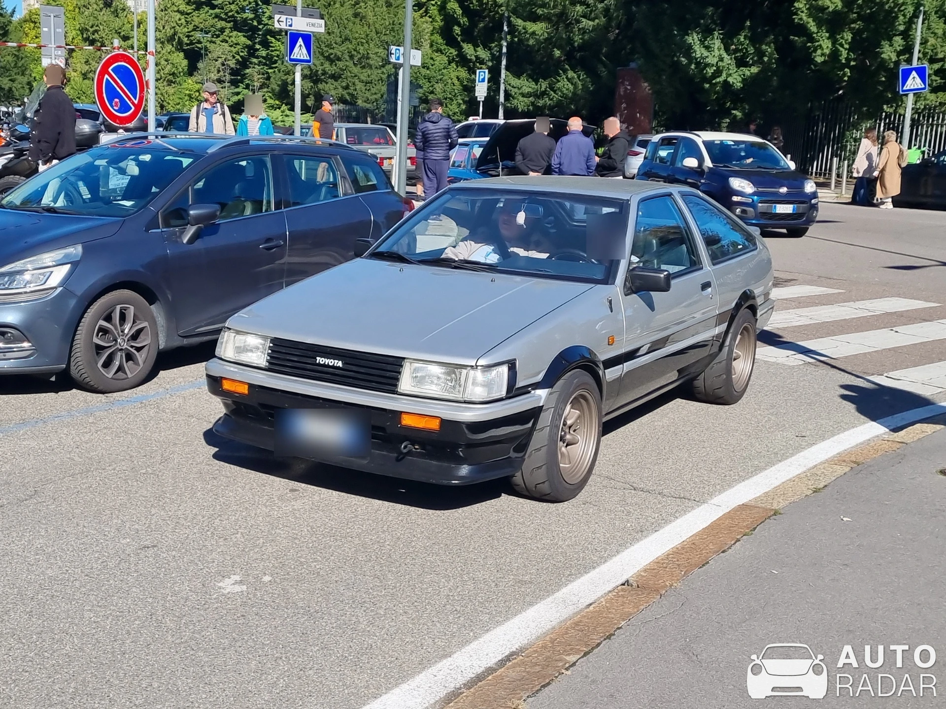 Toyota Corolla GT AE86 spotted in Milano
