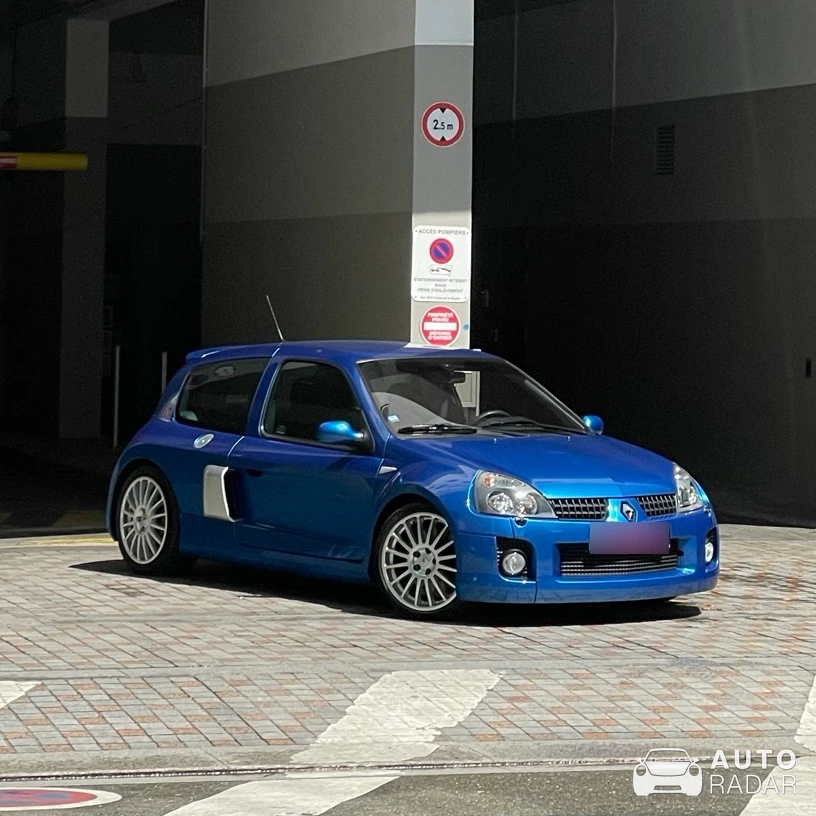 Renault Clio V6 Phase II spotted in Levallois-Perret