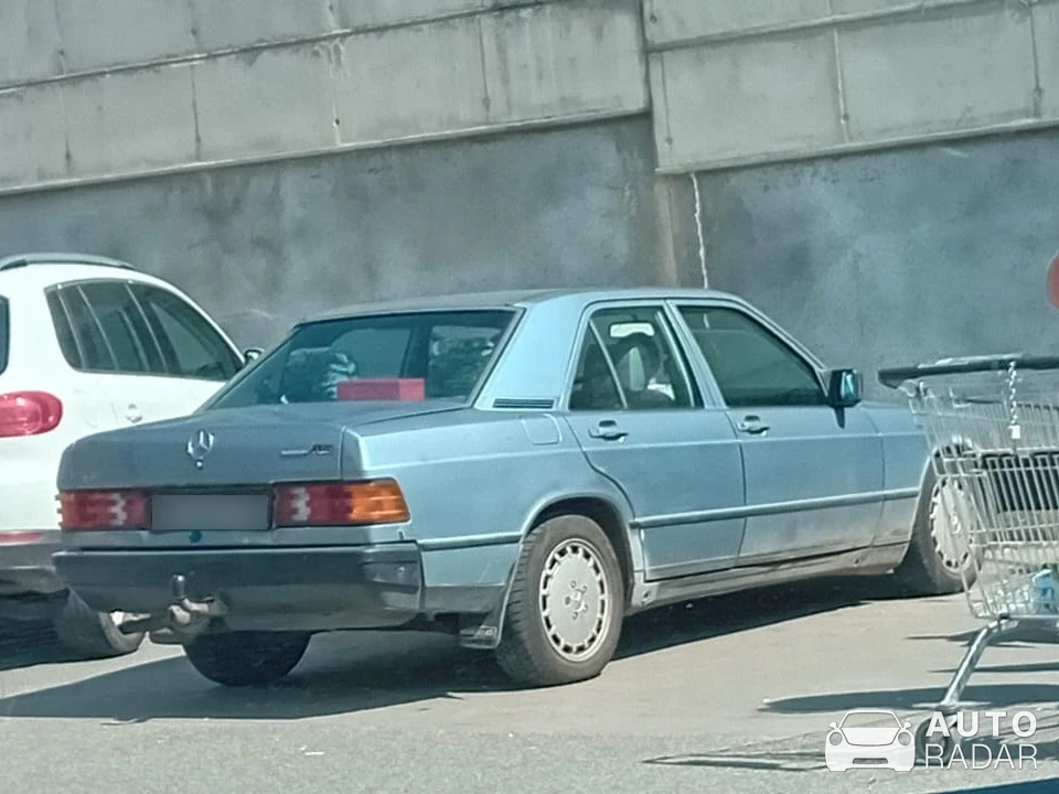 Mercedes-Benz 190E spotted in Okres Znojmo, Czechia