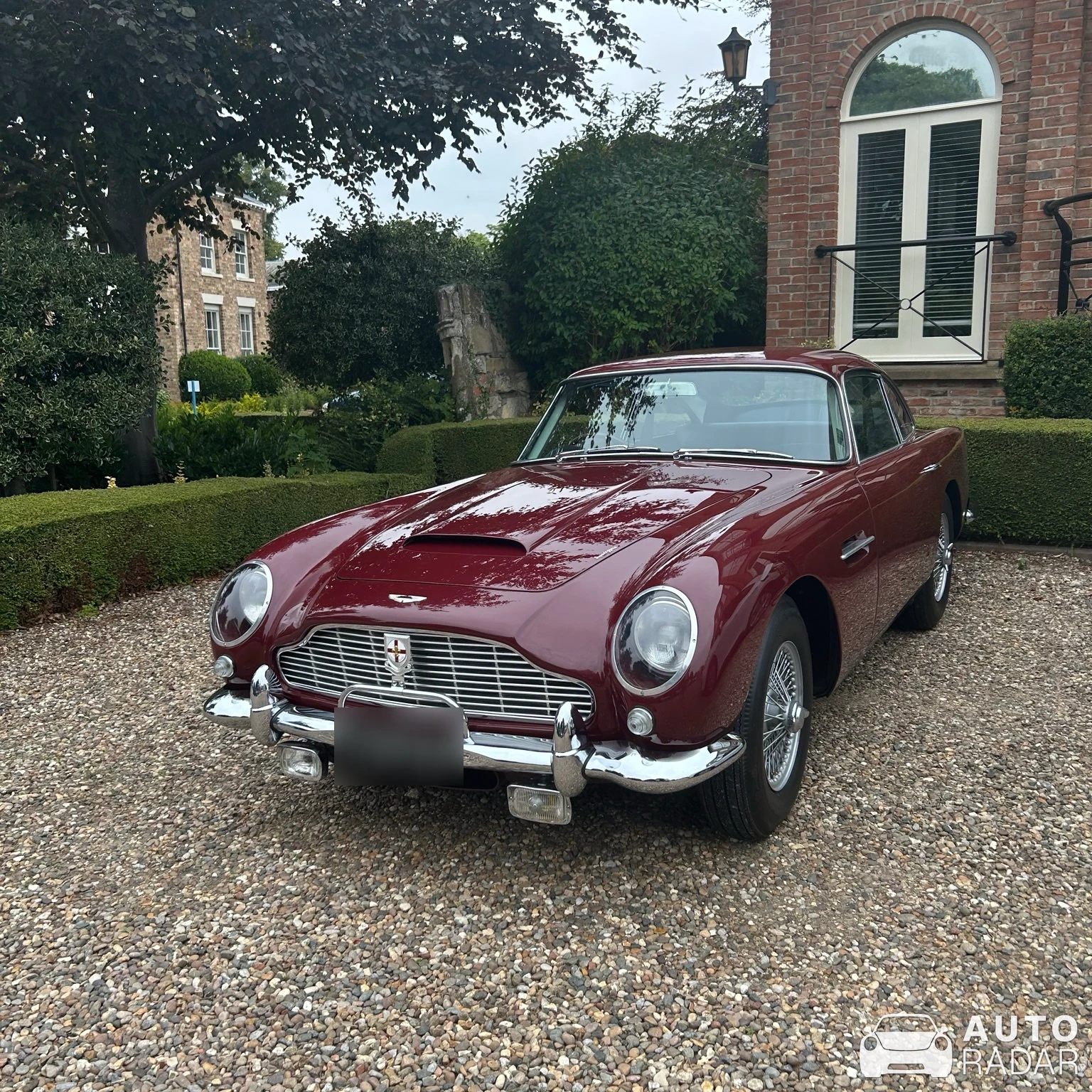 Aston Martin DB4 Superleggera spotted