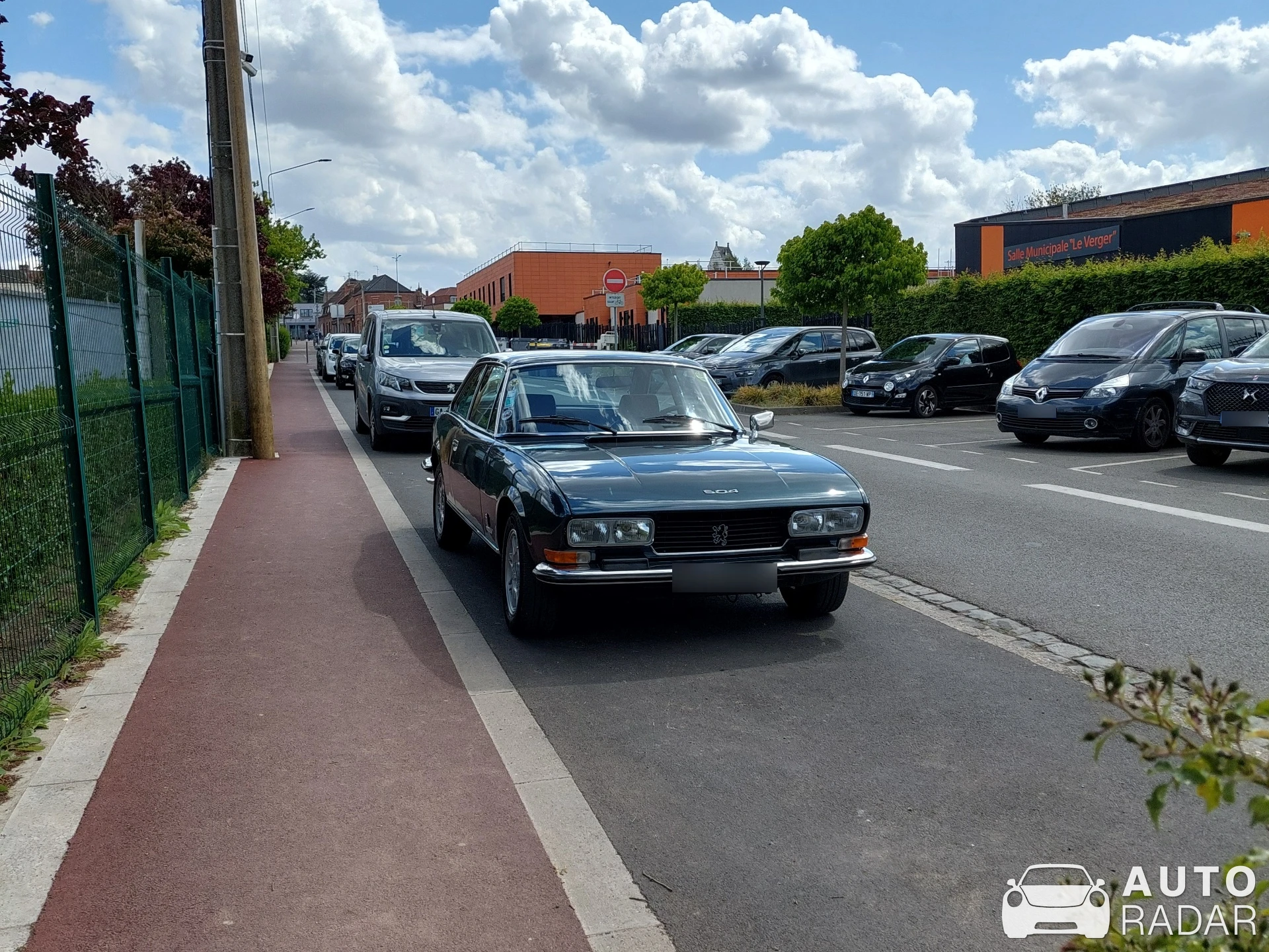 Peugeot 504 GL spotted in Linselles
