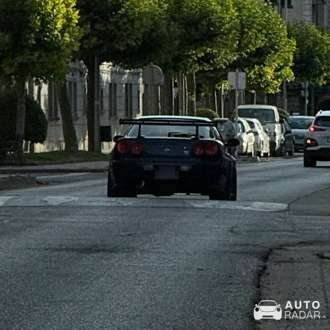 Nissan Skyline R34 GT-R spotted in Burgos