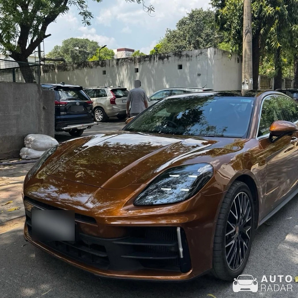 Porsche Panamera 4 spotted in Noida