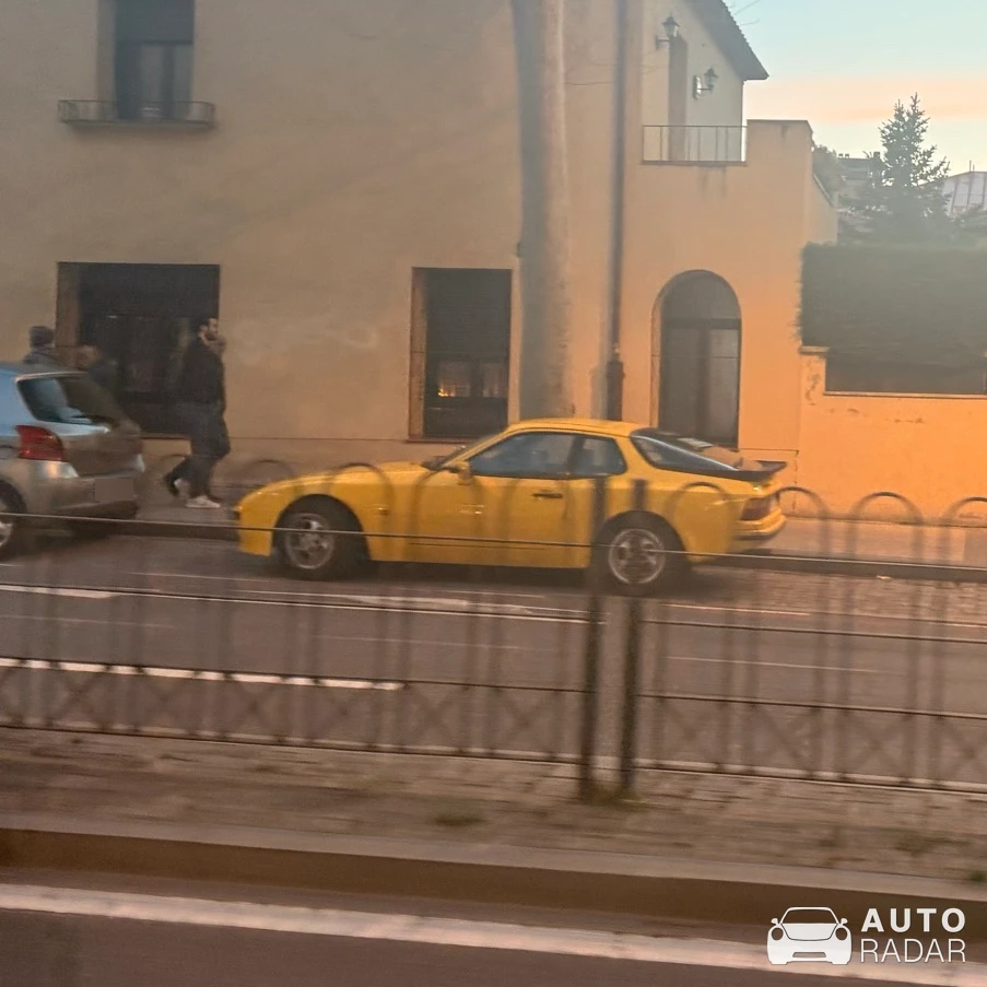 Porsche 944 spotted in Segovia